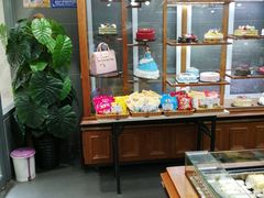 面包甜点陈列柜-东南饼庄(铁路二村店)