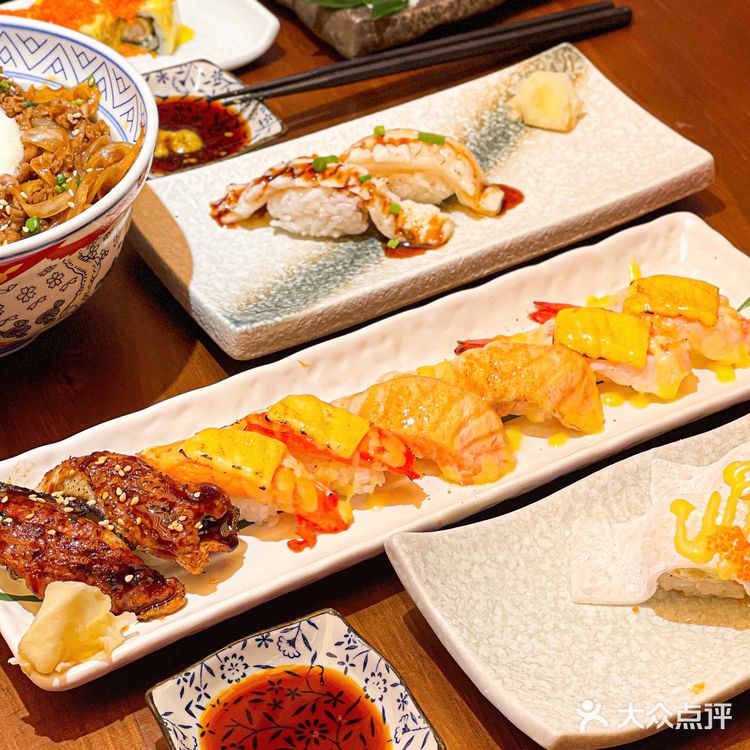 瞬间被治愈！寿喜锅、豪华鹅肝手握，每次都吃到光盘