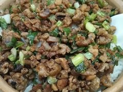 招牌鹅乸煲仔饭-阳江河堤老牌曾记美食