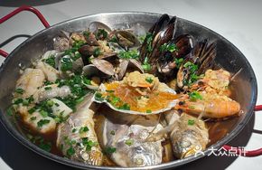 Open-Fire Seafood Pot