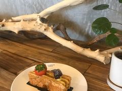 拿破仑蛋糕-Common Table · Brunch & Coffee