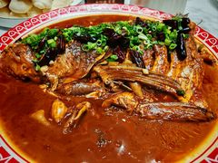 招牌酱焖鱼头王-金饭碗家宴(中兴路店)