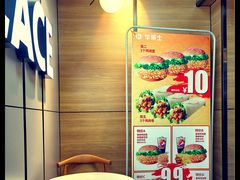 用餐区-华莱士·全鸡汉堡(五号路店)