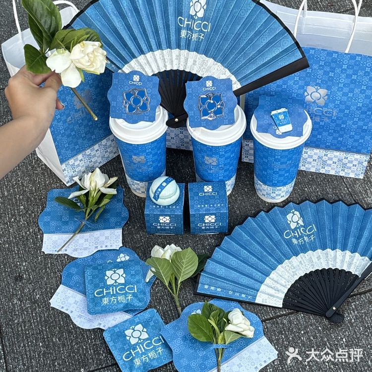 这谁还分的清这到底是奶茶还是艺术品呢！东方栀子