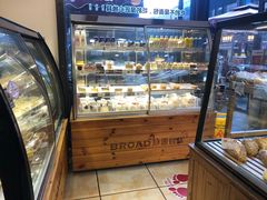 面包甜点陈列柜-BROAD面包路·欧式面包(龙湖时代C馆店)