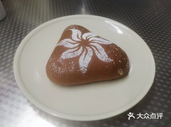 揉到手套膜。发酵1小时。3分割8个剂子，滚圆