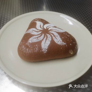 揉到手套膜。发酵1小时。3分割8个剂子，滚圆