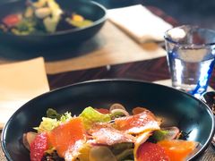 烟熏三文鱼色拉-YUE·6·西式融合餐厅(外滩六号店)