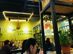 大堂-成都屋头串串香(八府庄店)