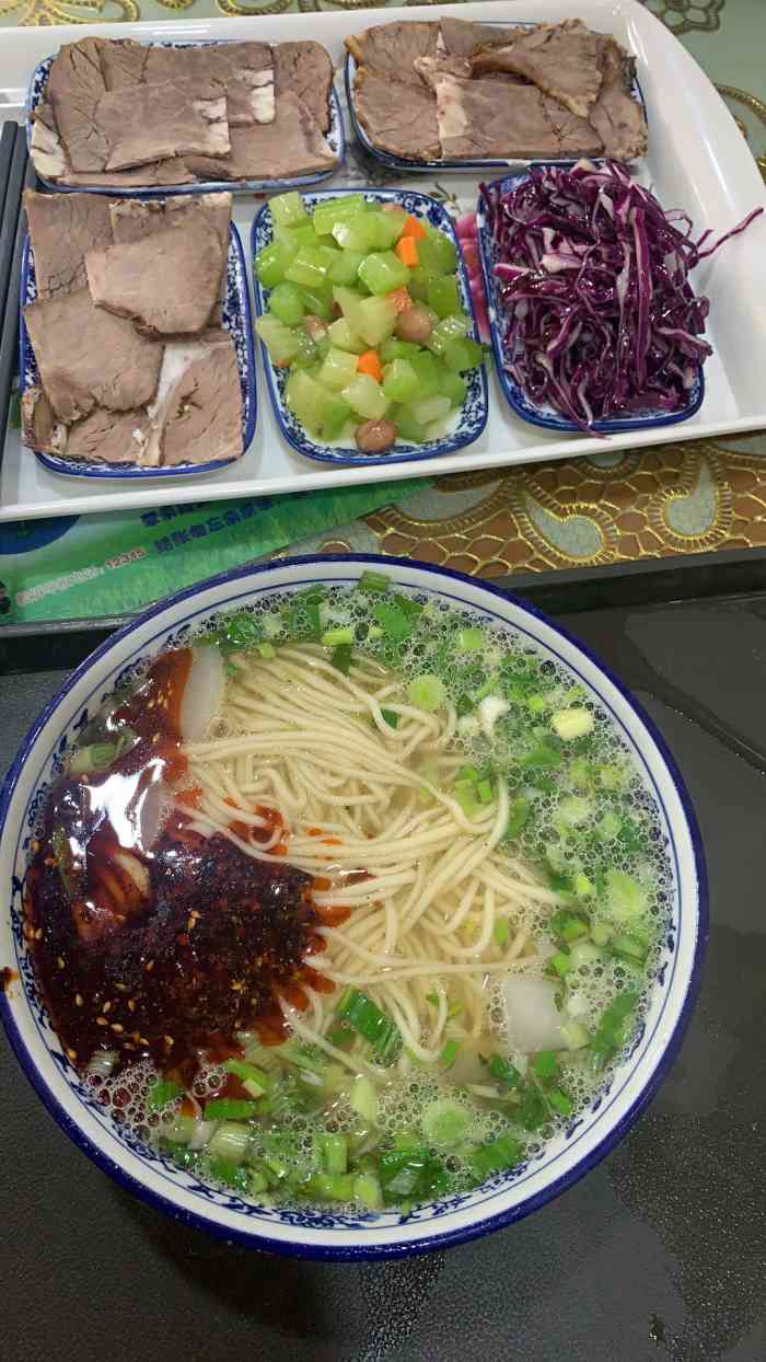 回兰州了,吃一碗家乡的牛肉面,感觉非常好.