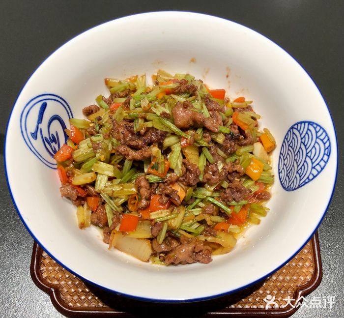 炊江南·上海菜(国展华漕店)仔姜小炒黄牛肉图片