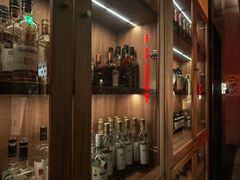 -FOUR PLAY BAR