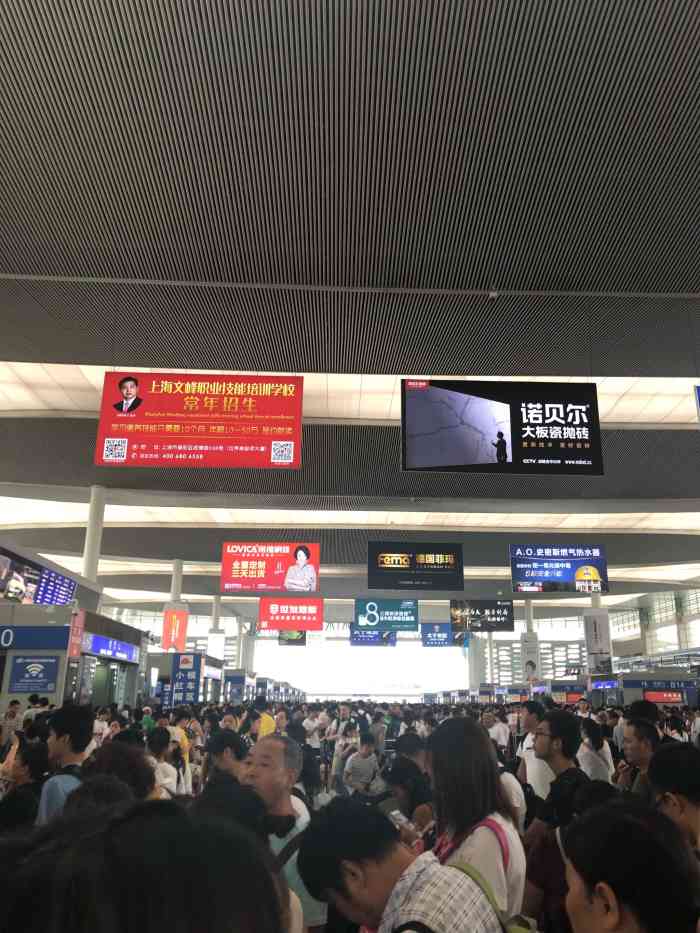 成都火车东站候车厅图片