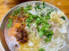 耙肉饵丝-巍山𤆵肉饵丝