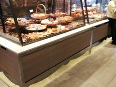 面包甜点陈列柜-巴黎贝甜(大宁国际商业广场店)