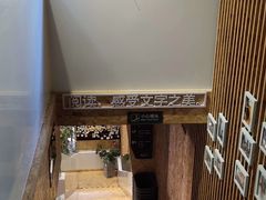 -新华里咖啡书吧(新华书店小寨店)