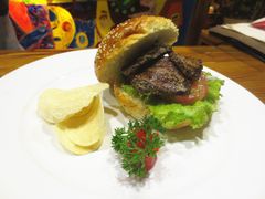 辣牛肉芝士汉堡-爱德堡西餐咖啡吧(北师大店)