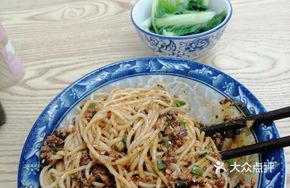 Single Economic Vegetable Pepper and Meat Sauce Noodles