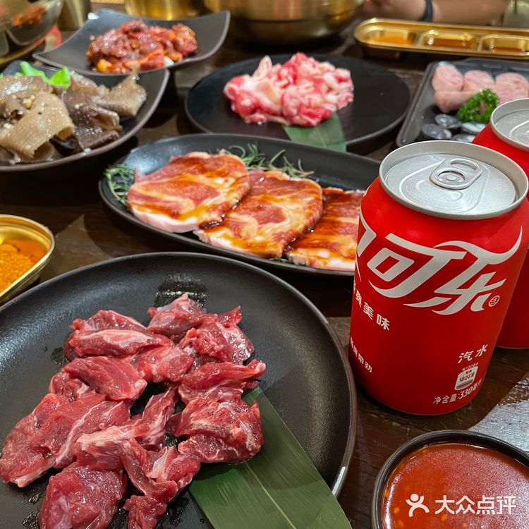总统府旁有个山洞烤肉？