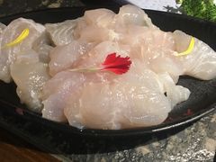-老牌坊云南鱼豆花火锅(哈西万达店)