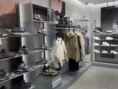 -SALOMON萨洛蒙(长沙国金街店)