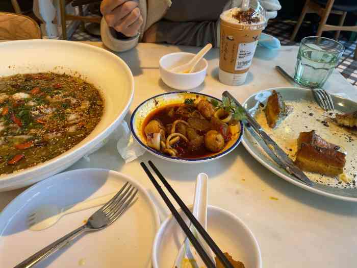 石板街港式餐厅(海雅缤纷城店)-"[薄荷]环境: 店铺在一楼,奈雪的旁边