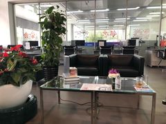 -上海星瀚奔驰4S店(红柳路店)