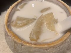 椰皇炖花胶-广州文华东方酒店·江-由辉师傅主理