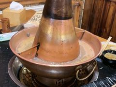 -果松木炭酸菜铜火锅·外婆参鸡汤