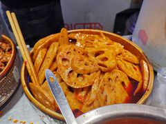 -爆炸头阿姨小四川正宗川味小吃(无任何分店)