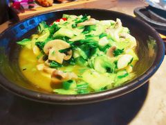 手捏菜炒蘑菇-新白鹿餐厅(金鹰新街口店)
