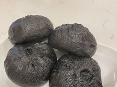 黑猪肉黑金包-李与白包子铺(桐梓林店)