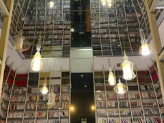 -钟书阁(松江泰晤士小镇店)