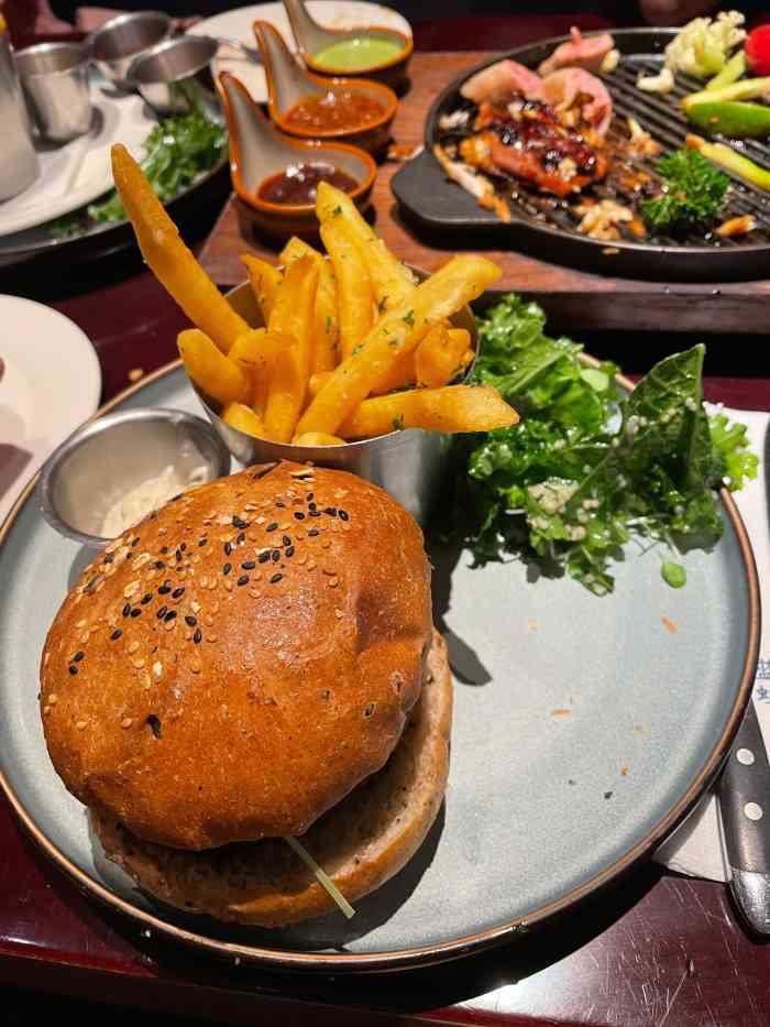bluefrog蓝蛙(三里屯太古里店)-"点了个蓝蛙经典的汉堡,特别好吃!
