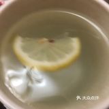 做了一个柠檬水，一开始我放多了柠檬，吃起来太酸了