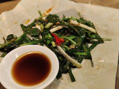 盘烤韭菜-何师烧烤Pro ·江湖川菜·小龙虾·精酿(太古里旗舰店)