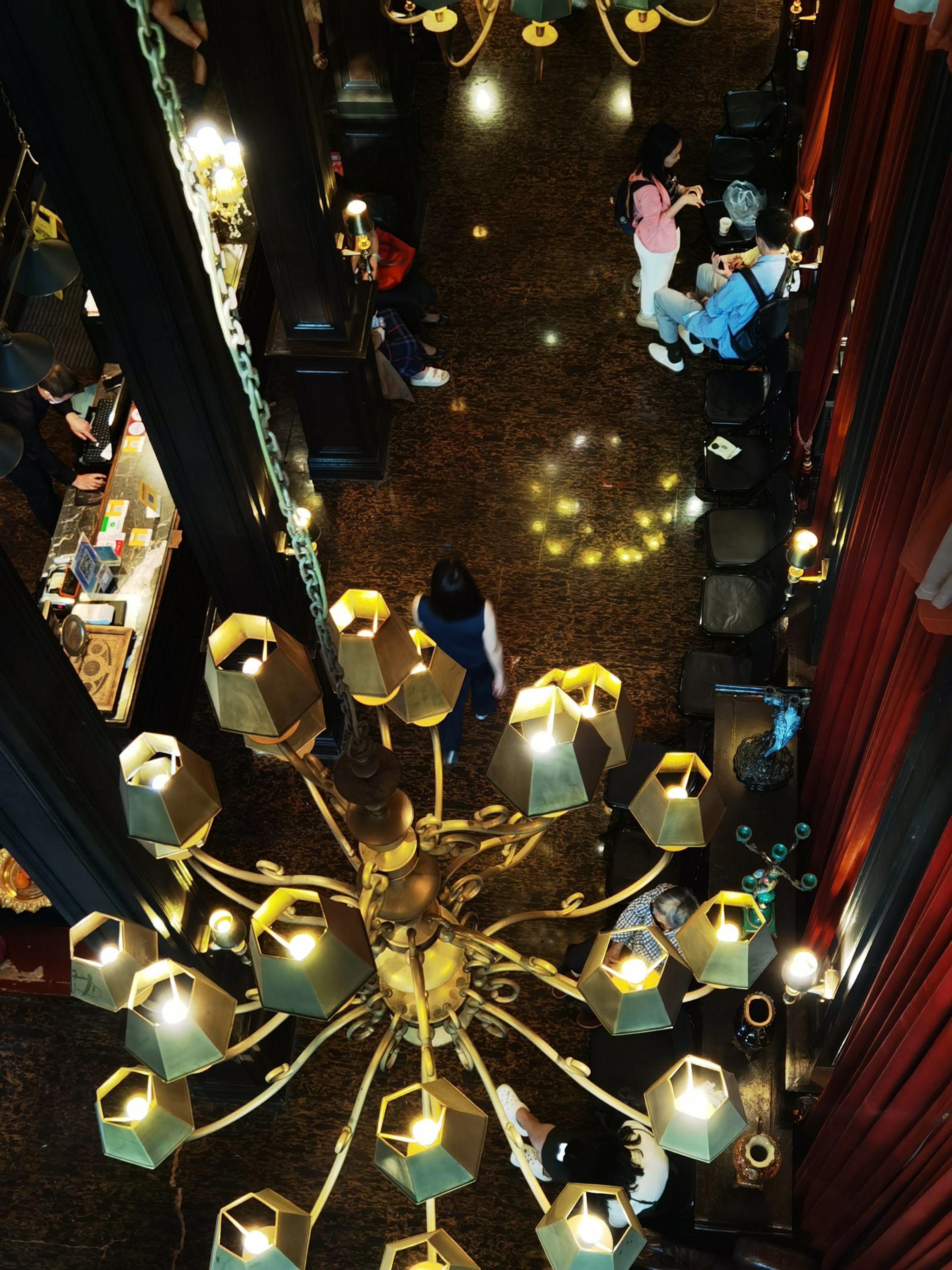 茴香熙楼(翠湖店)是一家位于昆明的餐厅,具体地址是翠湖北路100号