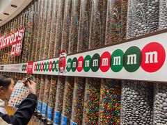 -m豆巧克力世界(上海世茂广场店)