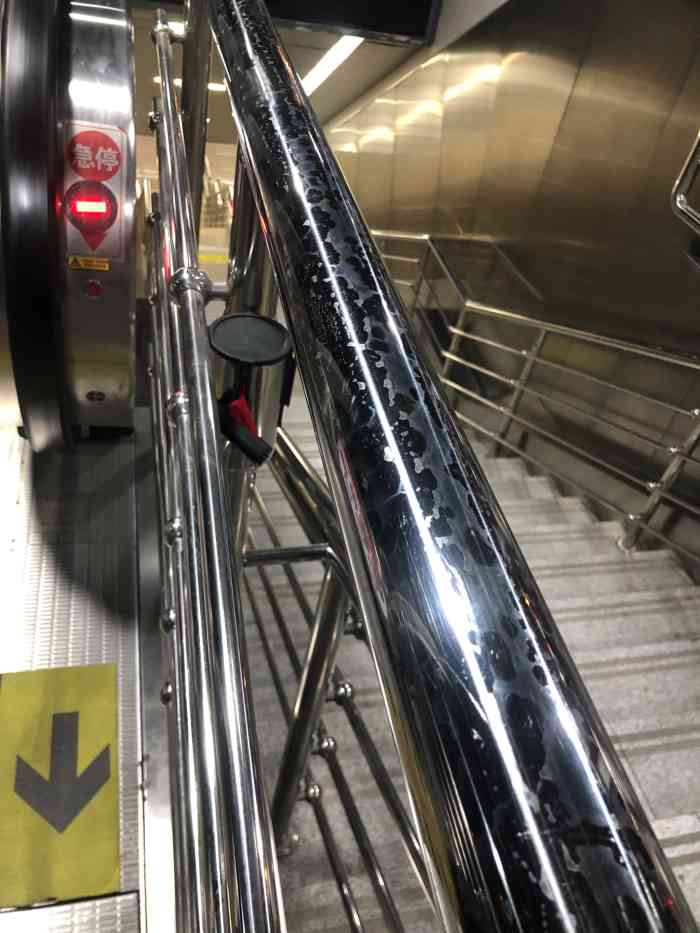 南楼(地铁站)-"南楼地铁站为了去往南楼买著名的南楼煎饼.