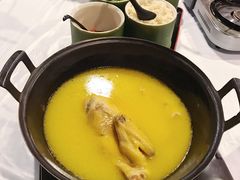 -鲜入围煮花胶鸡海鲜火锅