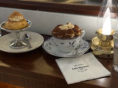 -Café Monson