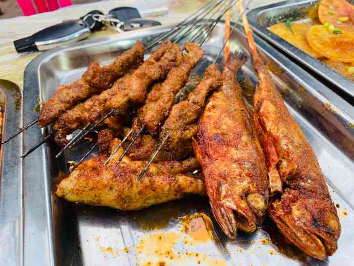 安陆老文烧烤-"半夜老婆要吃烧烤,找来找去觉得这家很有特.