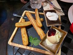 巧克力西班牙油条配冰淇淋-BROWNSTONE布朗石西班牙餐厅(富城店)