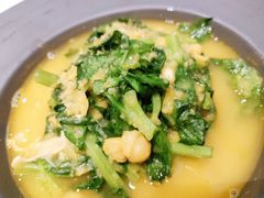 豌豆黄浸豌豆尖-半山腰·云南菜(侨福芳草地店)