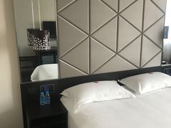 -桔子酒店(上海西藏北路地铁站店)