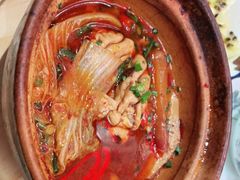 -何妹湿辣牛肉·粤式烧烤砂煲(桂雅路店)