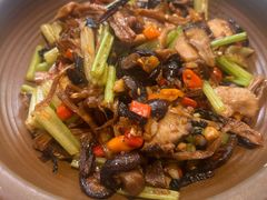-阿瓦山寨·湘菜现炒·剁椒鱼头王(咸阳总店)
