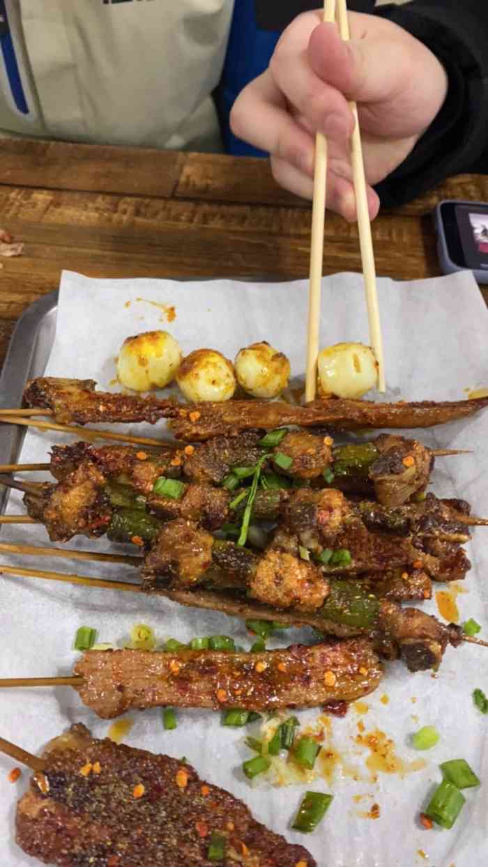 乐至烧烤(斜阳路店)-"如果心情不好的话就约约朋友散散步,撸撸串.