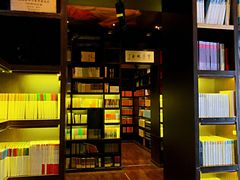 -钟书阁(松江泰晤士小镇店)