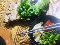 菜包肉-吴草鸡爪오초닭발韩食堂(融恒盈嘉中心店)